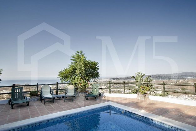 Foto 2 de Casa rural en venda a Algarrobo de 2 habitacions amb piscina i jardí