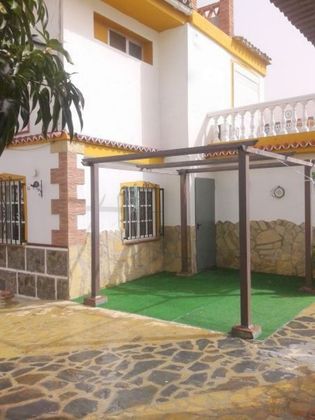 Foto 1 de Chalet en venta en Cútar de 3 habitaciones con terraza y piscina
