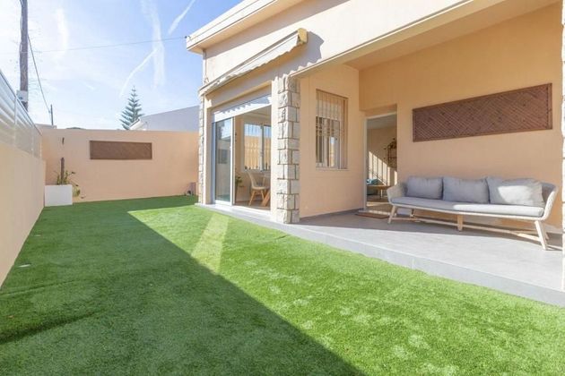 Foto 2 de Xalet en venda a calle Las Acacias de 2 habitacions amb terrassa i piscina