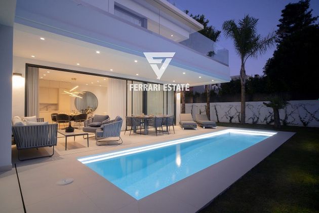 Foto 1 de Casa en venda a Playa Bajadilla - Puertos de 4 habitacions amb terrassa i piscina