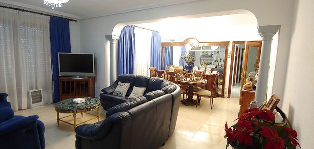 Foto 1 de Venta de piso en Centro - El Pilar de 3 habitaciones con muebles y aire acondicionado