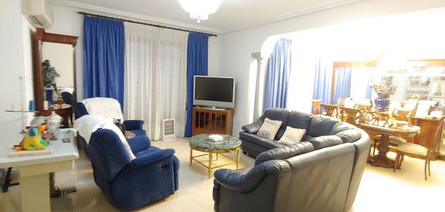 Foto 2 de Venta de piso en Centro - El Pilar de 3 habitaciones con muebles y aire acondicionado