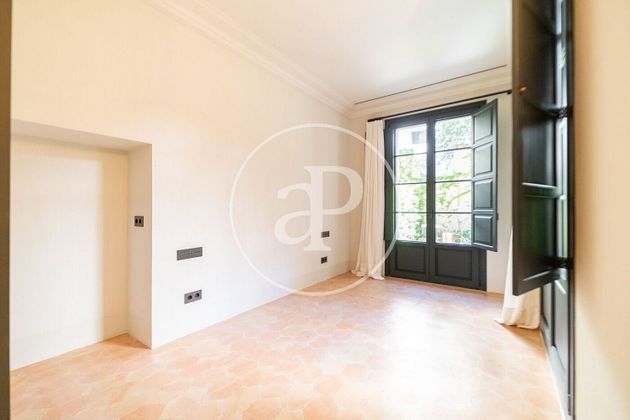 Foto 2 de Piso en alquiler en La Llotja - Sant Jaume de 1 habitación con terraza y muebles