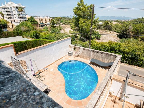 Foto 1 de Casa en venta en Génova de 4 habitaciones con terraza y piscina