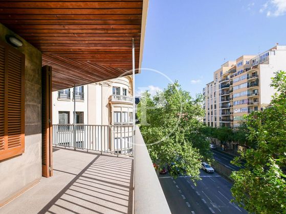 Foto 1 de Pis en venda a Mercat  - La Missió - Plaça dels Patins de 6 habitacions amb terrassa i aire acondicionat