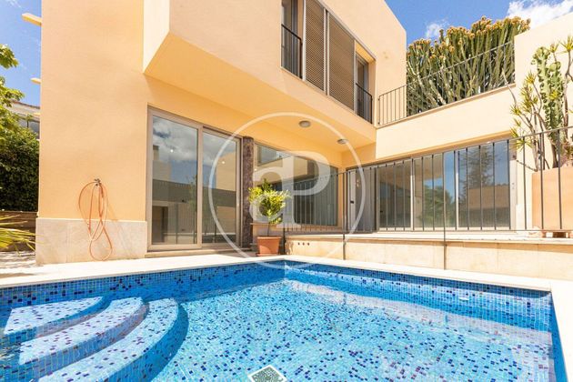 Foto 2 de Casa en venta en Génova de 3 habitaciones con terraza y piscina