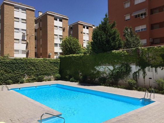 Foto 1 de Piso en alquiler en Camino de Ronda - Rosaleda de 1 habitación con piscina y garaje