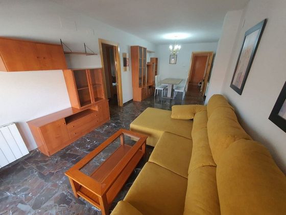 Foto 1 de Alquiler de piso en Zubia (La) de 2 habitaciones con terraza y muebles