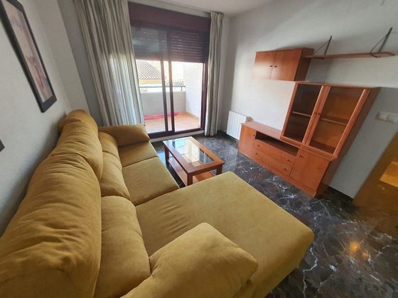 Foto 2 de Pis en lloguer a Zubia (La) de 2 habitacions amb terrassa i mobles