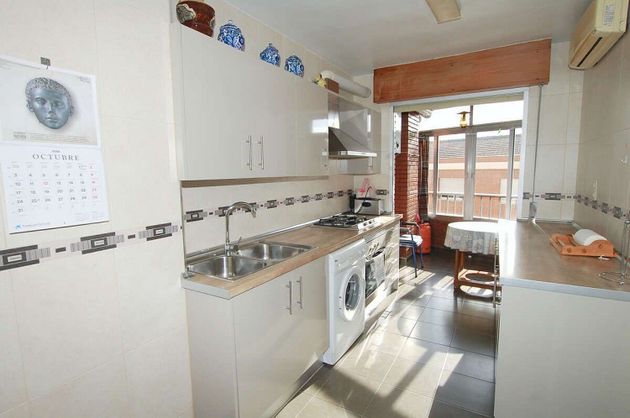 Foto 1 de Piso en venta en Maracena de 5 habitaciones con terraza y aire acondicionado
