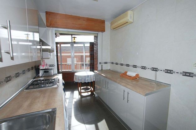 Foto 2 de Piso en venta en Maracena de 5 habitaciones con terraza y aire acondicionado
