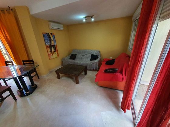 Foto 1 de Casa en lloguer a Barrio de la Vega de 4 habitacions amb terrassa i mobles