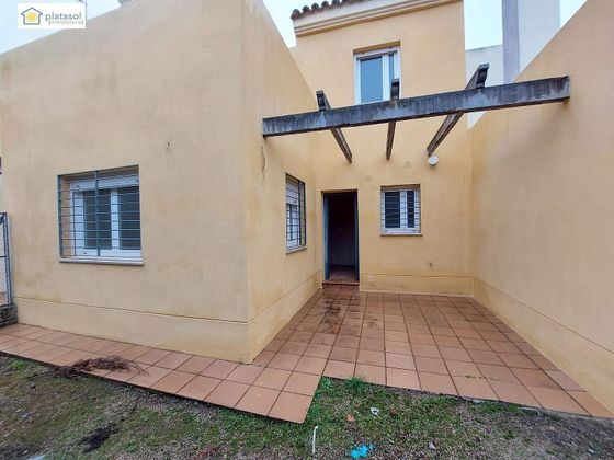 Foto 2 de Venta de casa adosada en Ronquillo (El) de 3 habitaciones con terraza y piscina
