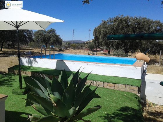 Foto 1 de Venta de casa rural en Ronquillo (El) de 4 habitaciones con terraza y piscina