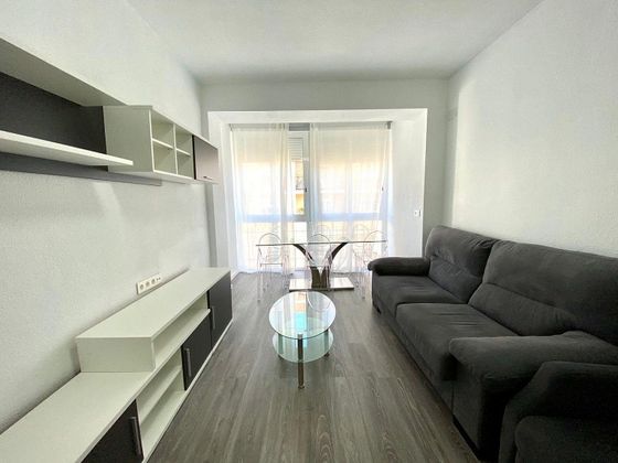 Foto 1 de Piso en alquiler en calle Duque de Tamames de 3 habitaciones con muebles y aire acondicionado
