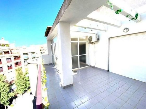 Foto 1 de Àtic en lloguer a Orihuela ciudad de 3 habitacions amb terrassa i balcó