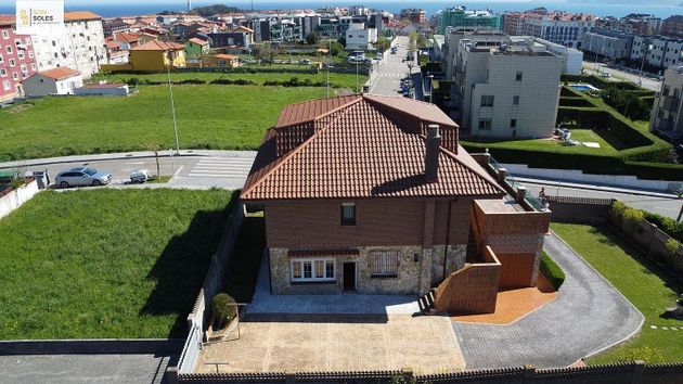 Foto 1 de Xalet en venda a Valdenoja - La Pereda de 5 habitacions amb terrassa i jardí