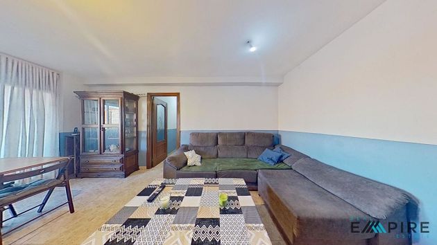 Foto 2 de Piso en venta en Reyes de 3 habitaciones con terraza y calefacción