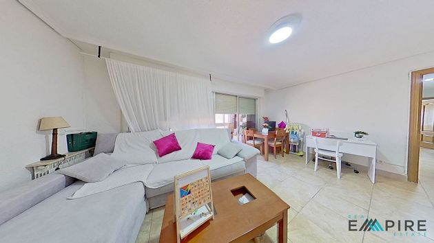 Foto 1 de Piso en venta en Villayuventus-Renfe de 3 habitaciones con terraza y calefacción