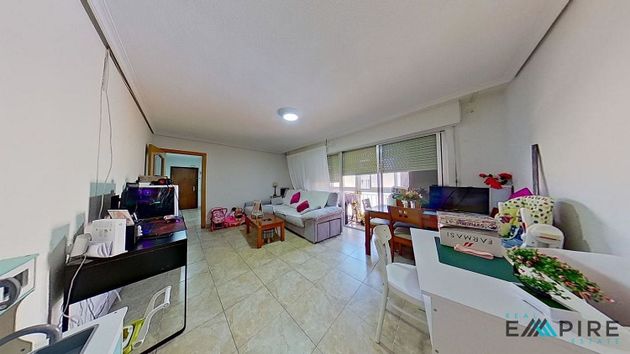 Foto 2 de Piso en venta en Villayuventus-Renfe de 3 habitaciones con terraza y calefacción
