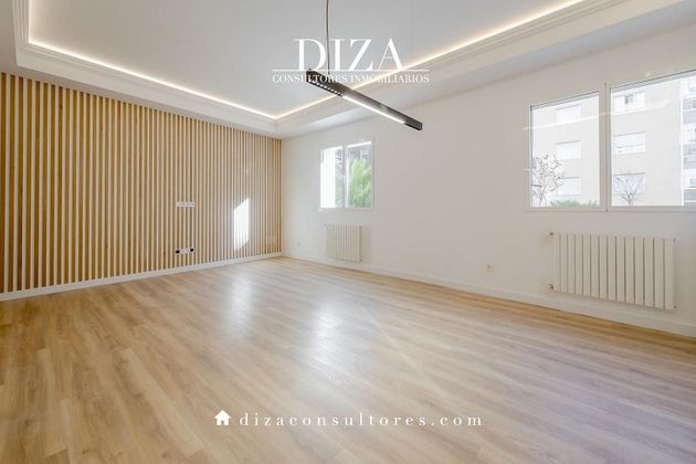 Foto 2 de Venta de piso en glorieta De López de Hoyos de 2 habitaciones con aire acondicionado y calefacción
