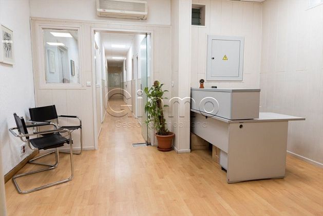 Foto 1 de Alquiler de oficina en Cortes - Huertas con garaje y aire acondicionado