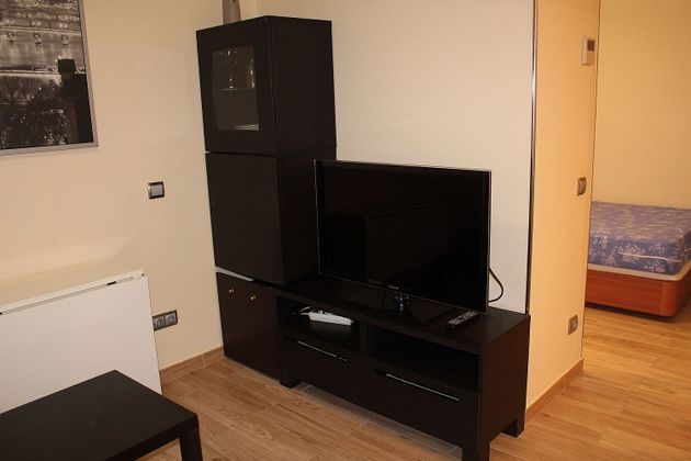 Foto 2 de Alquiler de piso en calle De Fuencarral de 1 habitación con muebles y aire acondicionado