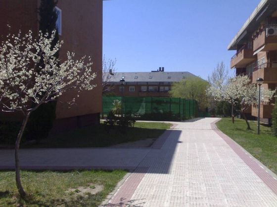 Foto 1 de Venta de ático en Villalba Estación de 2 habitaciones con piscina y jardín