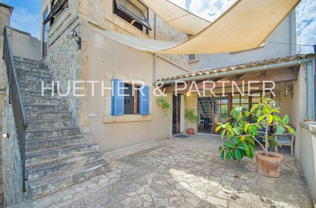 Foto 1 de Chalet en venta en Petra de 3 habitaciones con terraza y garaje