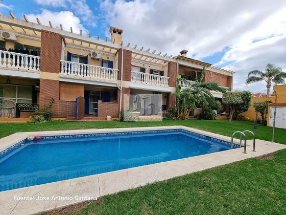 Foto 1 de Casa en venta en El Molinillo - Capuchinos de 3 habitaciones con terraza y piscina