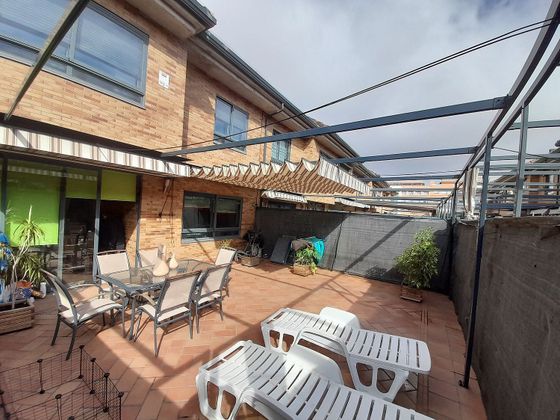 Foto 2 de Casa en venta en avenida Del Sistema Solar de 4 habitaciones con terraza y piscina