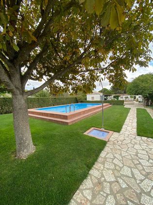 Foto 2 de Venta de chalet en Traspinedo de 3 habitaciones con terraza y piscina