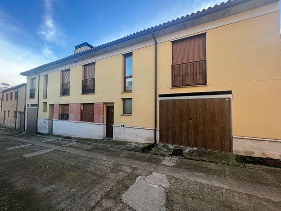 Foto 1 de Casa adossada en venda a Corcos de 3 habitacions amb terrassa i garatge