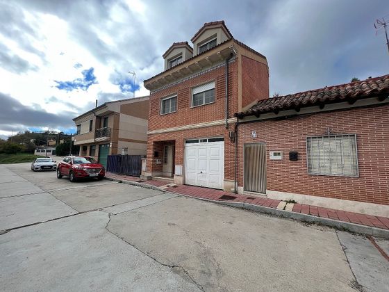 Foto 2 de Casa adosada en venta en calle Del Barco de San Vicente de 4 habitaciones con terraza y garaje
