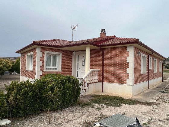 Foto 1 de Chalet en venta en Valbuena de Duero de 3 habitaciones con terraza y garaje