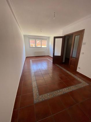 Foto 1 de Casa adosada en venta en La Overuela de 3 habitaciones con garaje y jardín