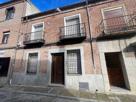 Foto 2 de Casa en venda a Madrigal de las Altas Torres de 6 habitacions amb terrassa i garatge