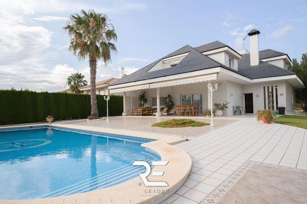 Foto 2 de Xalet en venda a San Antonio de Benagéber de 4 habitacions amb terrassa i piscina