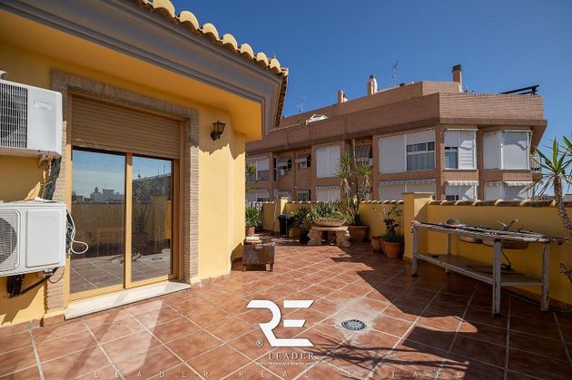 Foto 1 de Casa en venda a Benimàmet de 7 habitacions amb terrassa i garatge