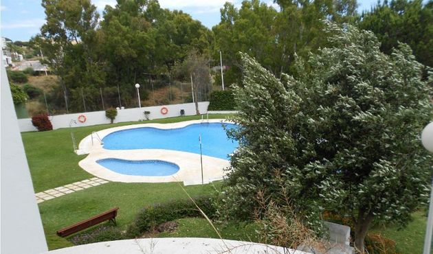 Foto 2 de Pis en lloguer a Torrequebrada de 2 habitacions amb terrassa i piscina