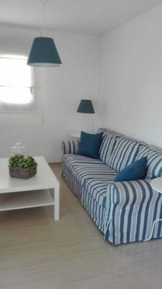 Foto 2 de Pis en lloguer a Las Gaviotas de 2 habitacions amb terrassa i mobles