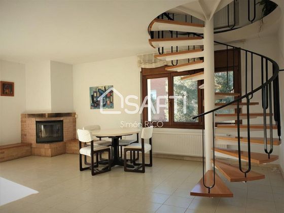 Foto 1 de Chalet en venta en Cervelló de 5 habitaciones con terraza y jardín