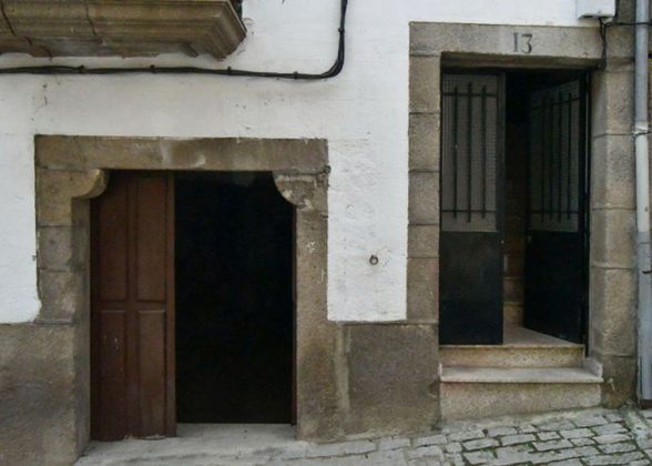 Foto 2 de Casa en venda a Hoyos de 5 habitacions amb terrassa i jardí