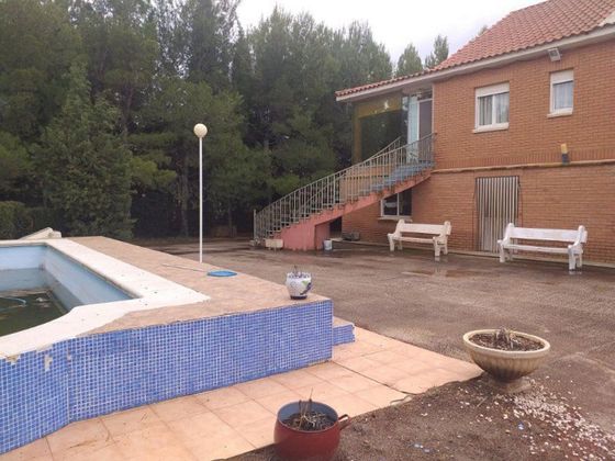 Foto 2 de Casa en venta en Yecla de 5 habitaciones con piscina y jardín