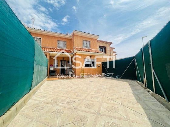Foto 1 de Casa en venda a Yuncos de 4 habitacions amb terrassa i piscina