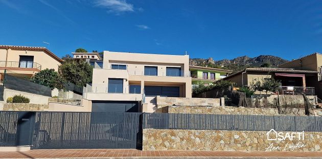 Foto 1 de Casa en venda a Palau-Saverdera de 4 habitacions amb terrassa i piscina