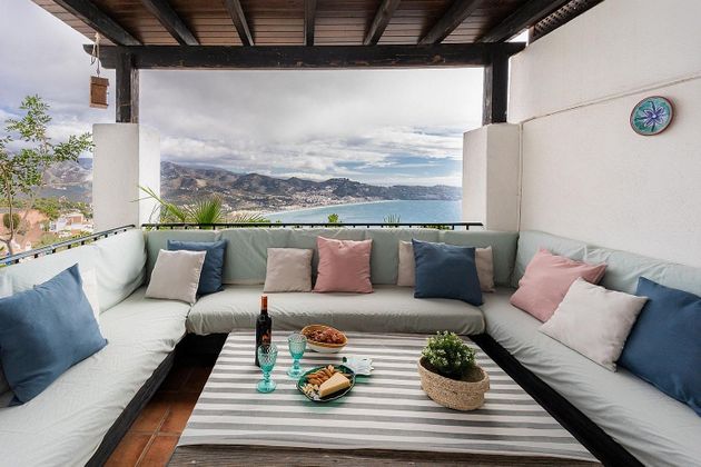 Foto 1 de Casa adossada en venda a La Herradura de 4 habitacions amb terrassa i piscina