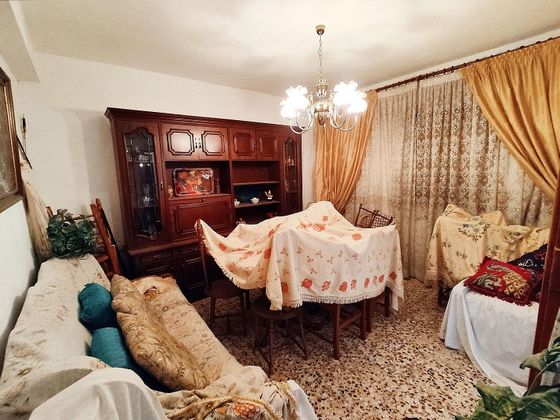Foto 2 de Casa en venta en Benatae de 4 habitaciones con terraza y jardín