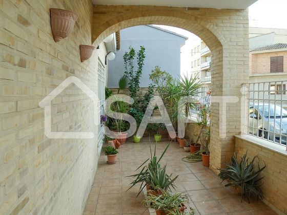 Foto 1 de Casa en venda a Llombai de 6 habitacions amb terrassa i jardí