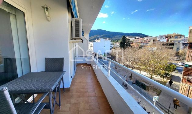 Foto 2 de Piso en venta en Llançà de 3 habitaciones con terraza y balcón